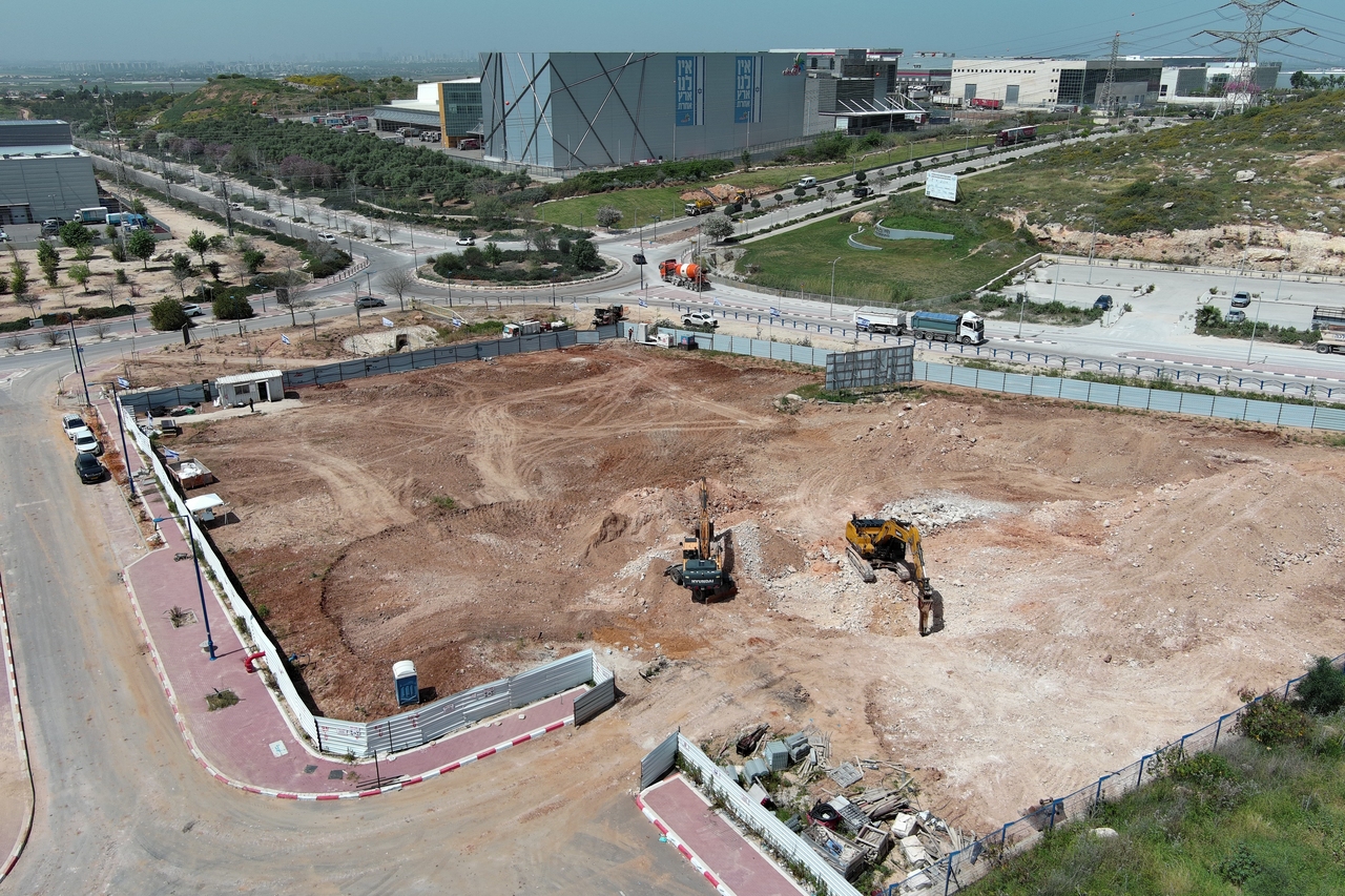 Avi065__Easy-Re1size.com_