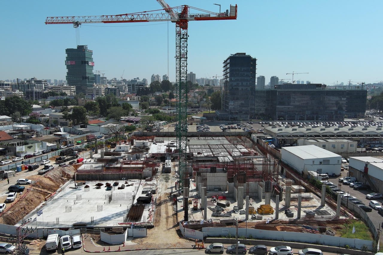 MAX_0019_Easy-Resize.com_